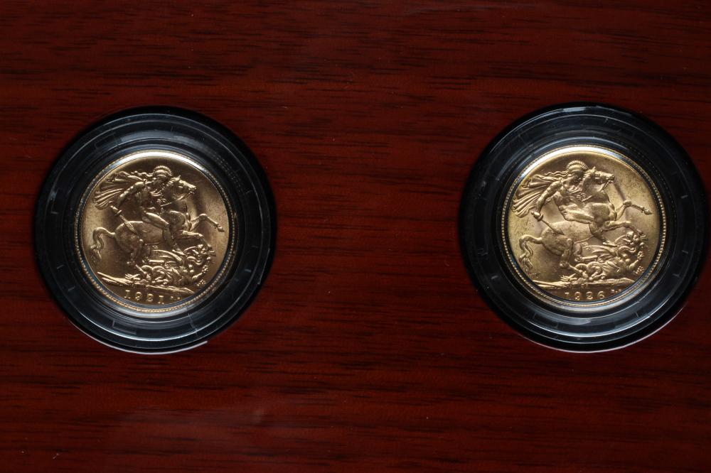 PLATINUM WEDDING TWO COIN BIRTH YEAR SOVEREIGN SET Image