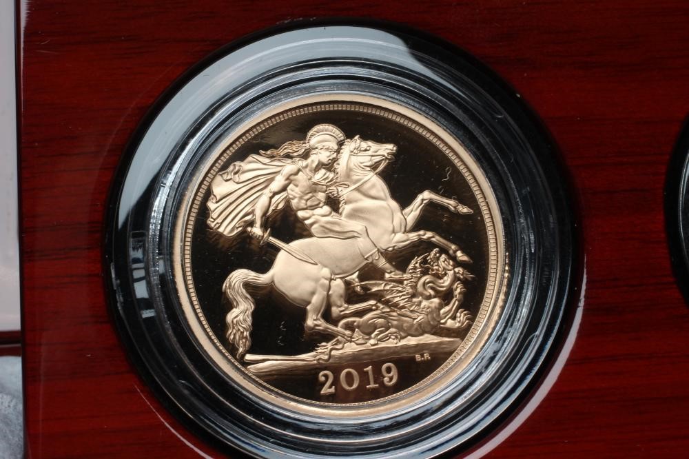 THE 2019 UK GOLD PROOF THREE COIN SOVEREIGN SET Image