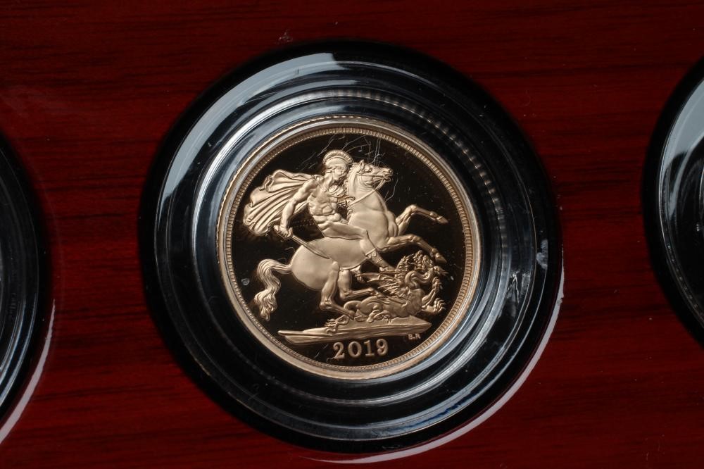 THE 2019 UK GOLD PROOF THREE COIN SOVEREIGN SET Image