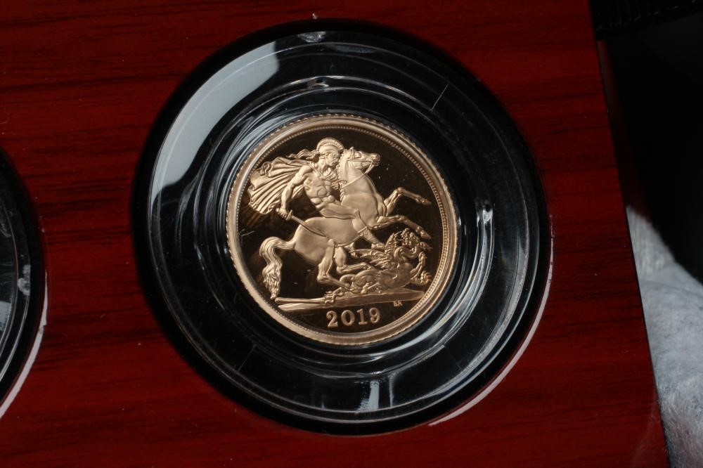 THE 2019 UK GOLD PROOF THREE COIN SOVEREIGN SET Image