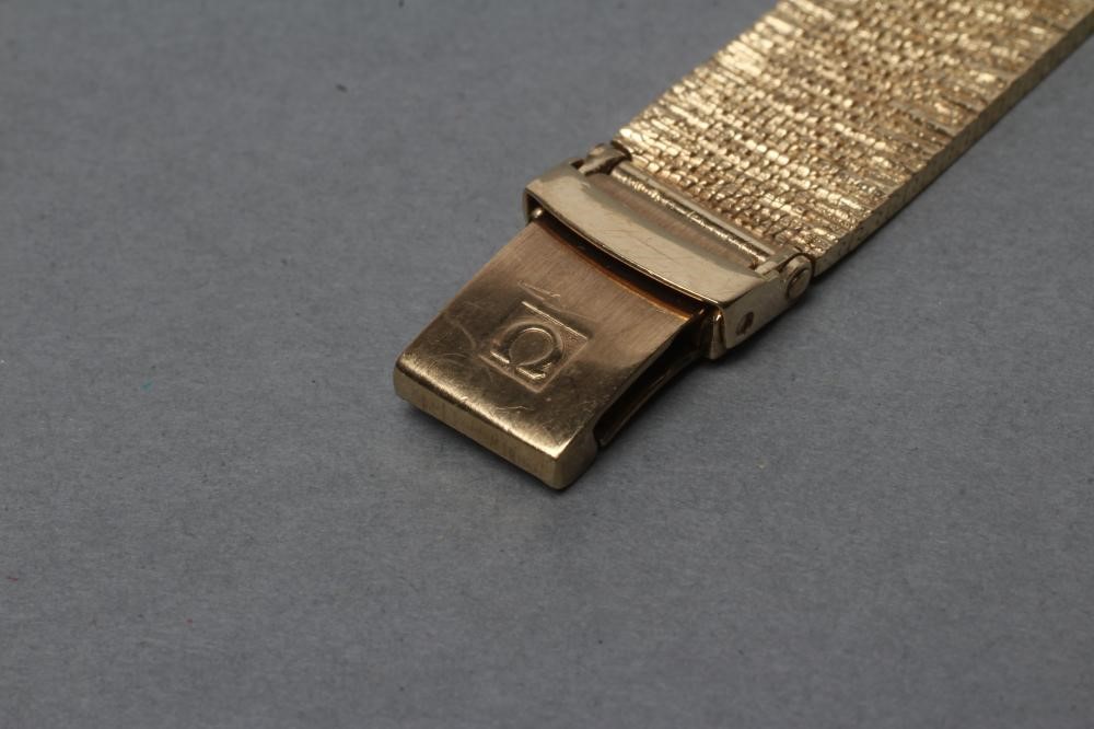A LADY'S 9CT OMEGA WRISTWATCH Image