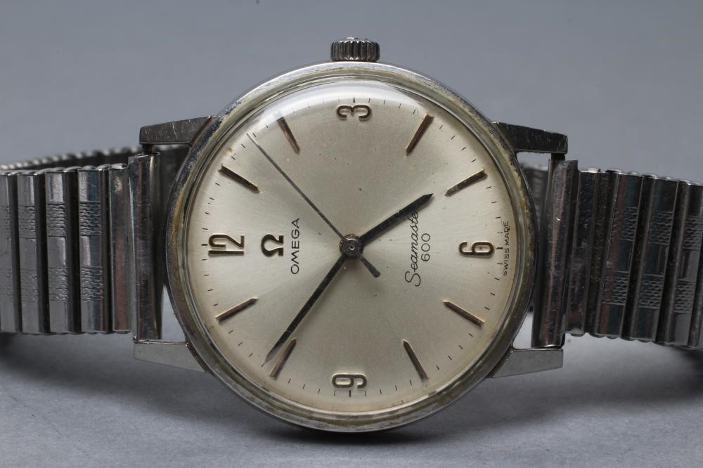 A GENTLEMAN'S OMEGA SEAMASTER 600 WRISTWATCH Image