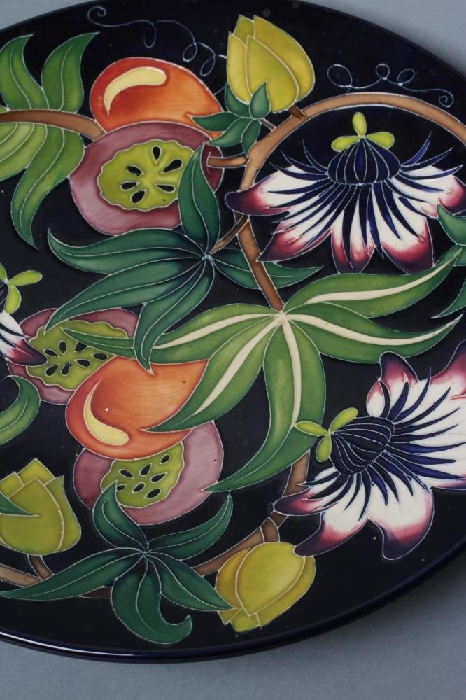A MOORCROFT POTTERY QUEENS CHOICE PATTERN SMALL CHARGER Image