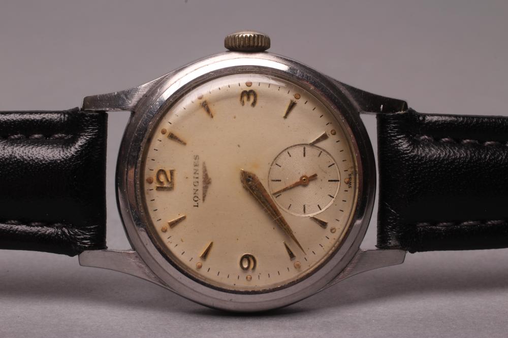 A GENTLEMAN'S LONGINES WRISTWATCH Image