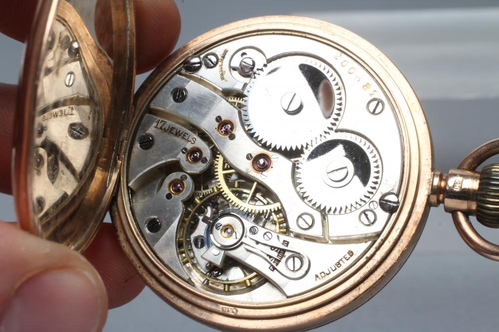 A 9CT GOLD TOP WIND POCKET WATCH Image