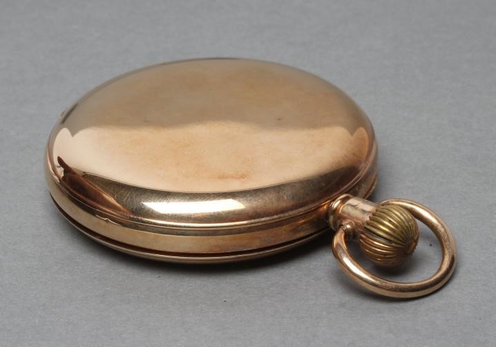 A 9CT GOLD WALTHAM HUNTER TOP WIND POCKET WATCH Image