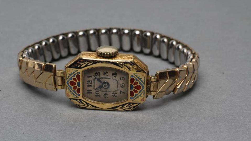 A LADY'S 18CT GOLD WRISTWATCH Image