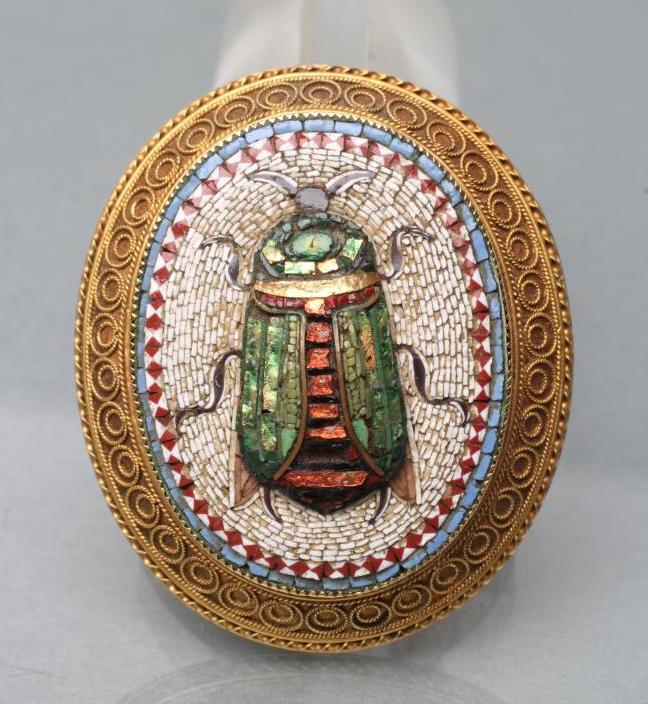 A VICTORIAN MICRO-MOSAIC OVAL BROOCH Image