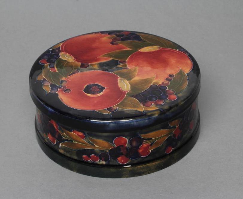 A MOORCROFT POTTERY POMEGRANATE PATTERN LARGE BOX AND COVER Image