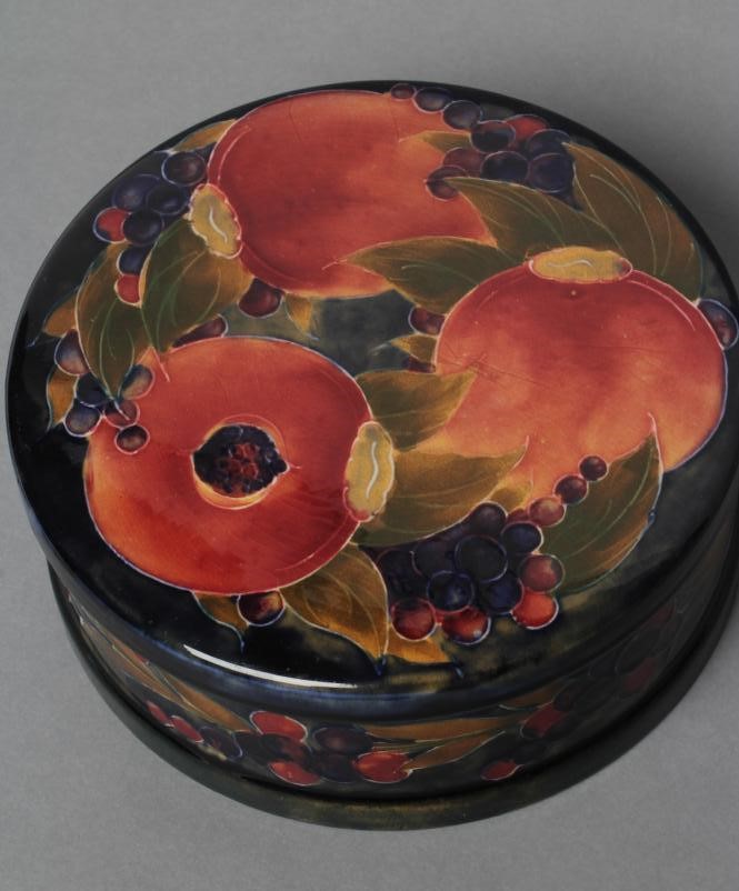 A MOORCROFT POTTERY POMEGRANATE PATTERN LARGE BOX AND COVER Image