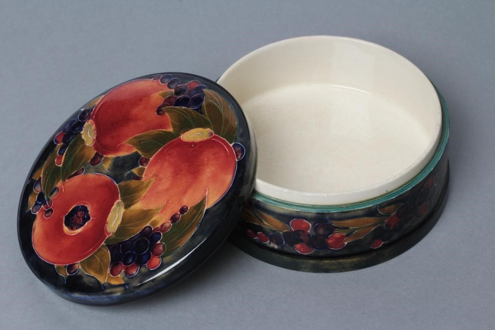 A MOORCROFT POTTERY POMEGRANATE PATTERN LARGE BOX AND COVER Image