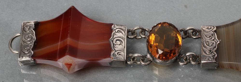 A VICTORIAN SCOTTISH AGATE BRACELET Image