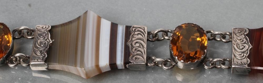A VICTORIAN SCOTTISH AGATE BRACELET Image