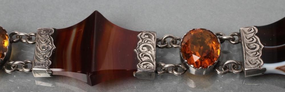 A VICTORIAN SCOTTISH AGATE BRACELET Image