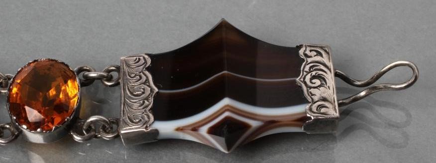 A VICTORIAN SCOTTISH AGATE BRACELET Image