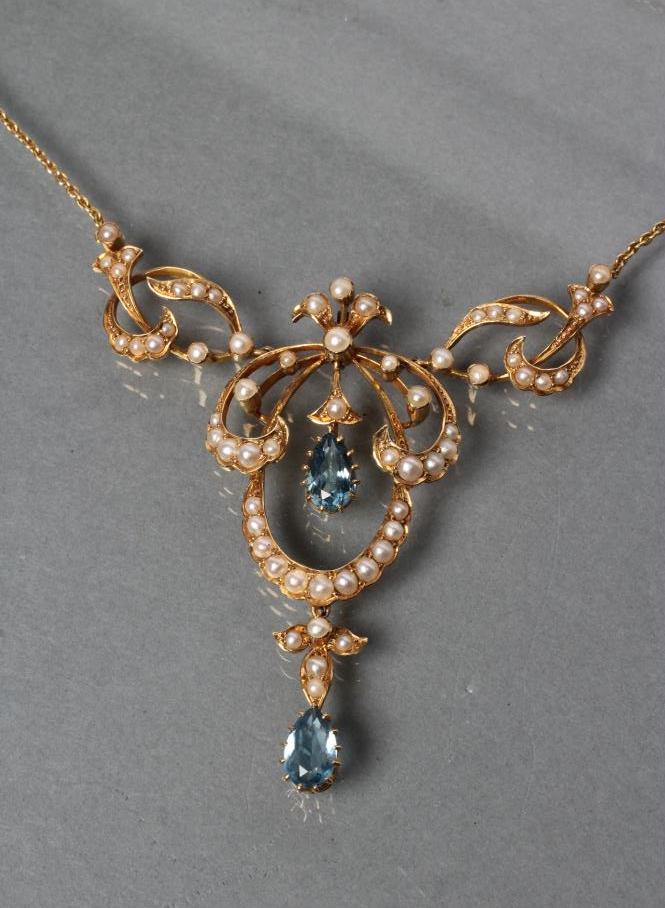 AN EDWARDIAN NECKLACE Image