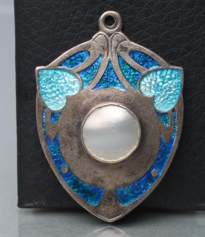 AN EDWARDIAN SILVER AND ENAMEL SECESSIONIST PENDANT Image