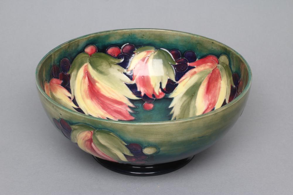 A MOORCROFT POTTERY LEAVES AND POTTERY PATTERN BOWL Image