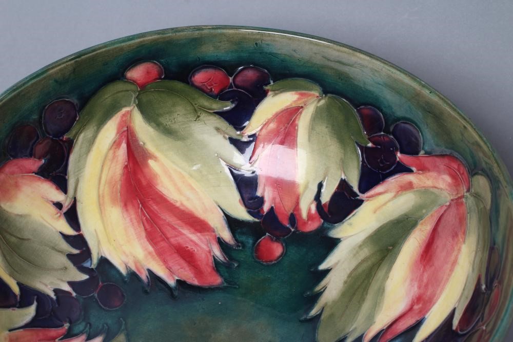 A MOORCROFT POTTERY LEAVES AND POTTERY PATTERN BOWL Image