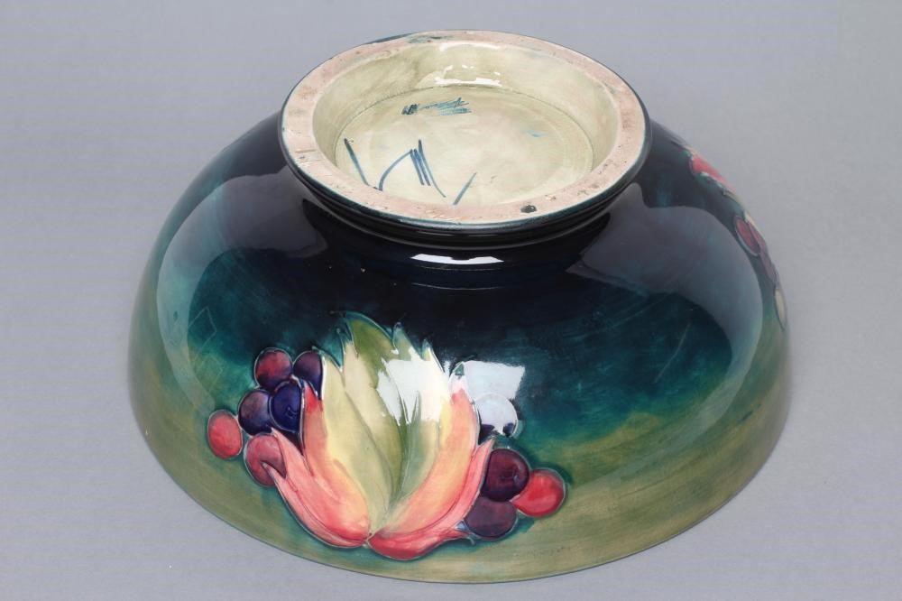 A MOORCROFT POTTERY LEAVES AND POTTERY PATTERN BOWL Image