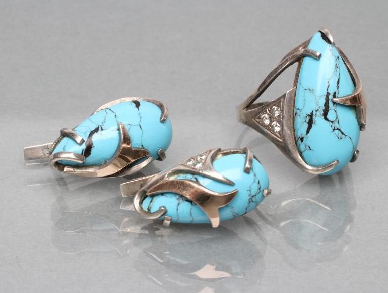 A TURQUOISE MATRIX RING Image