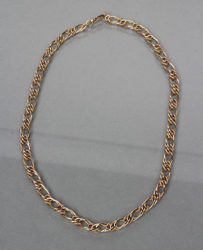 A 9CT GOLD TRIPLE CURB CHAIN NECKLACE Image