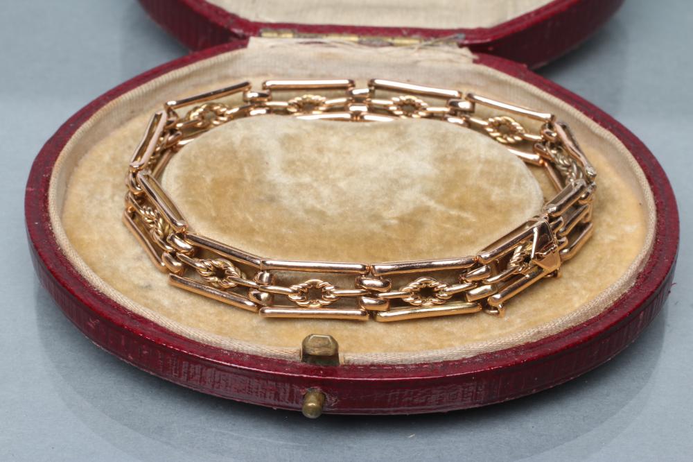 AN EDWARDIAN GATE BRACELET Image