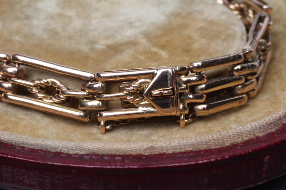 AN EDWARDIAN GATE BRACELET Image