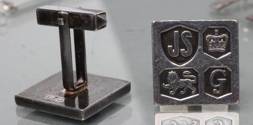 A MODERN SILVER PENDANT Image