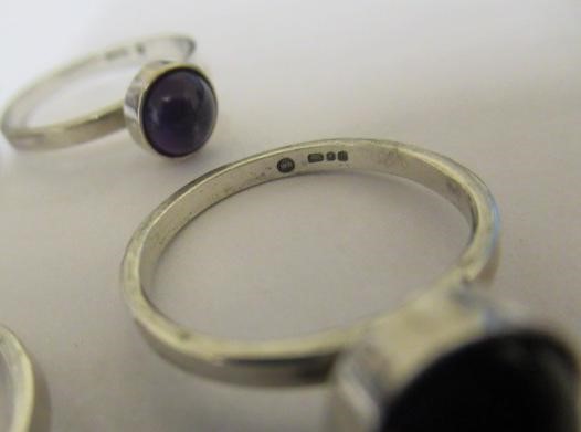 A WENDY RAMSHAW SILVER AND AMETHYST STACKING RING Image
