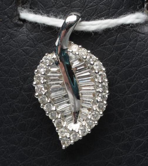 A DIAMOND LEAF PENDANT to match the previous lot (Est. plus 21% premium inc. VAT) Image