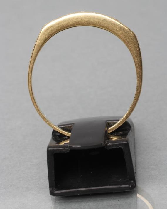 A DIAMOND HALF HOOP ETERNITY RING Image