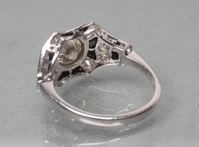 AN ART DECO DIAMOND AND ONYX COCKTAIL RING Image