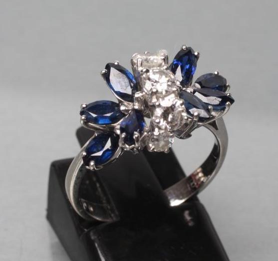 A SAPPHIRE AND DIAMOND DRESS RING Image