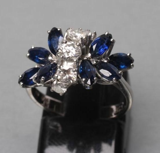 A SAPPHIRE AND DIAMOND DRESS RING Image