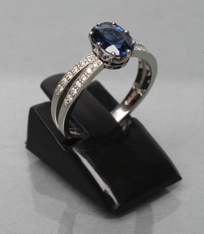 A CEYLON SAPPHIRE AND DIAMOND DRESS RING Image