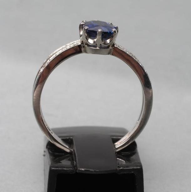 A CEYLON SAPPHIRE AND DIAMOND DRESS RING Image