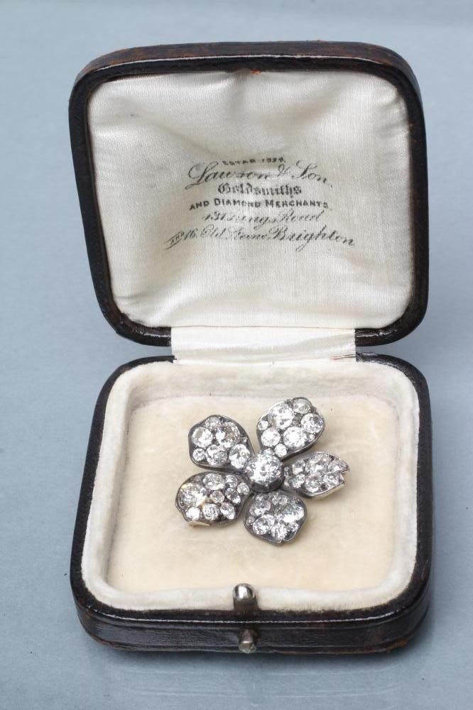 A LATE VICTORIAN DIAMOND FLOWERHEAD BROOCH Image