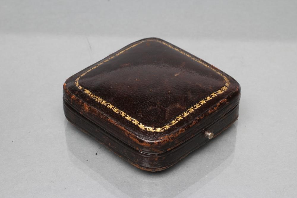 A LATE VICTORIAN DIAMOND FLOWERHEAD BROOCH Image