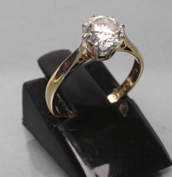 A SOLITAIRE DIAMOND RING Image