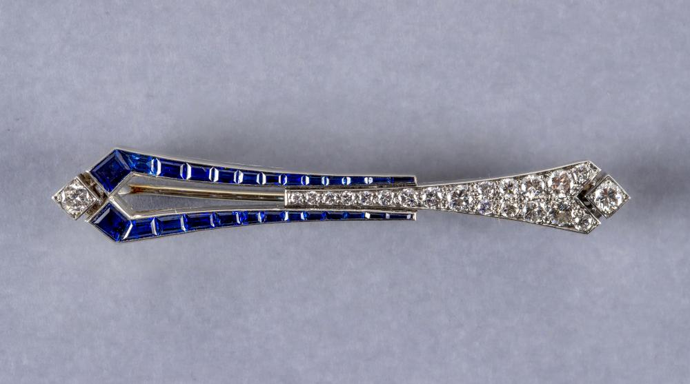 AN ART DECO SAPPHIRE AND DIAMOND BROOCH Image