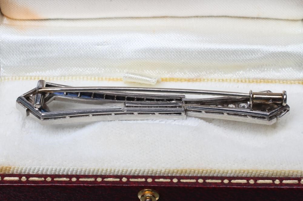 AN ART DECO SAPPHIRE AND DIAMOND BROOCH Image