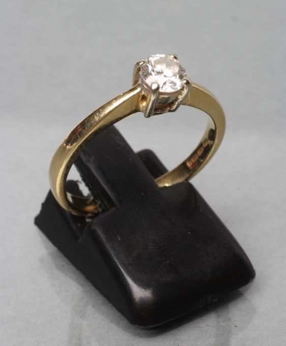 A SOLITAIRE DIAMOND RING Image
