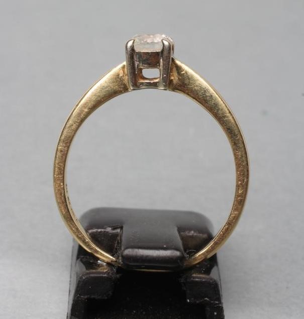 A SOLITAIRE DIAMOND RING Image