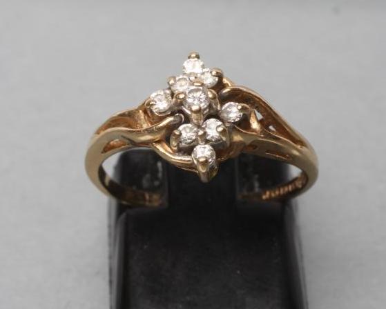 A DIAMOND CLUSTER RING Image