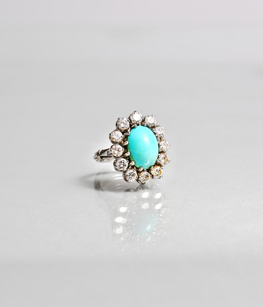 A TURQUOISE AND DIAMOND CLUSTER RING Image