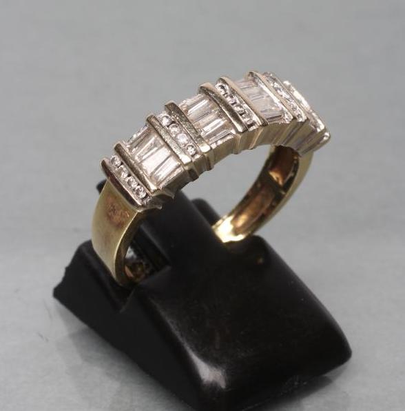 A DIAMOND HALF HOOP ETERNITY RING Image