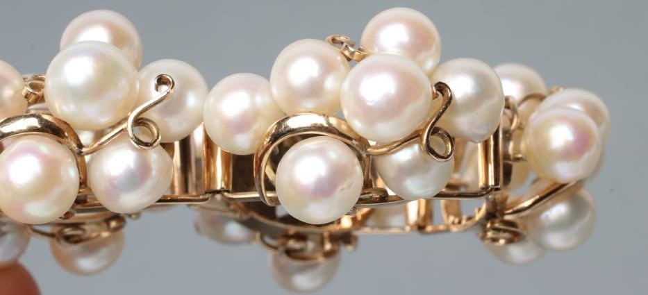 A MODERN CULTURED PEARL BRACELET Image