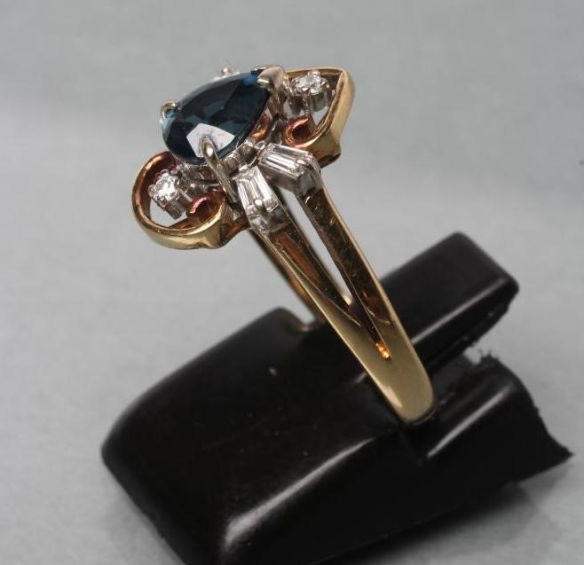 A SAPPHIRE AND DIAMOND DRESS RING Image