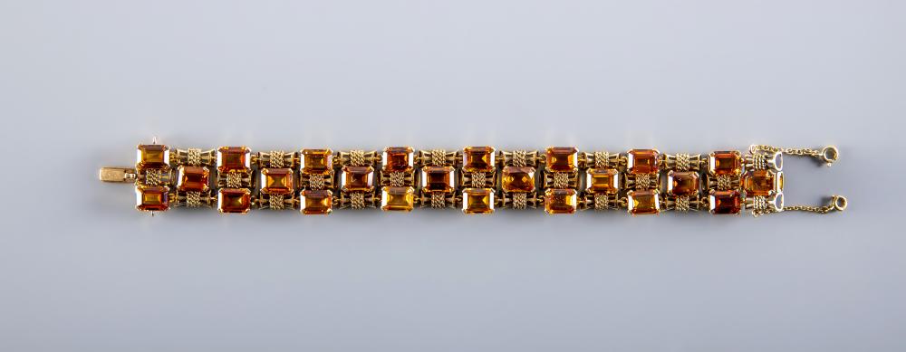 A 9CT GOLD AND CITRINE BRACELET Image